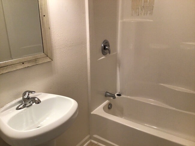 Building Photo - 3  bedroom 2 bath Mobile Home with a  Larg...