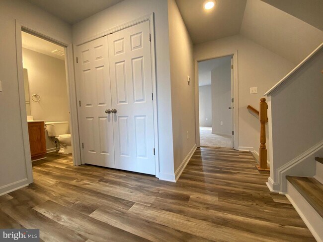 Building Photo - 5147 Mallards Landing Dr