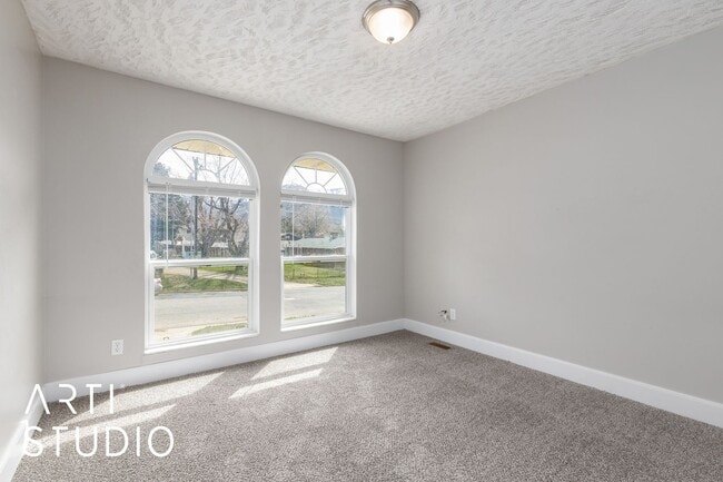 Building Photo - Move-In Ready! Beautiful 3-Bedroom Home in...