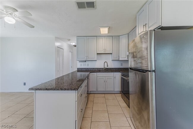 Building Photo - 16599 Davis Rd