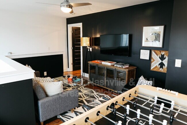 Building Photo - 11 N Hill St