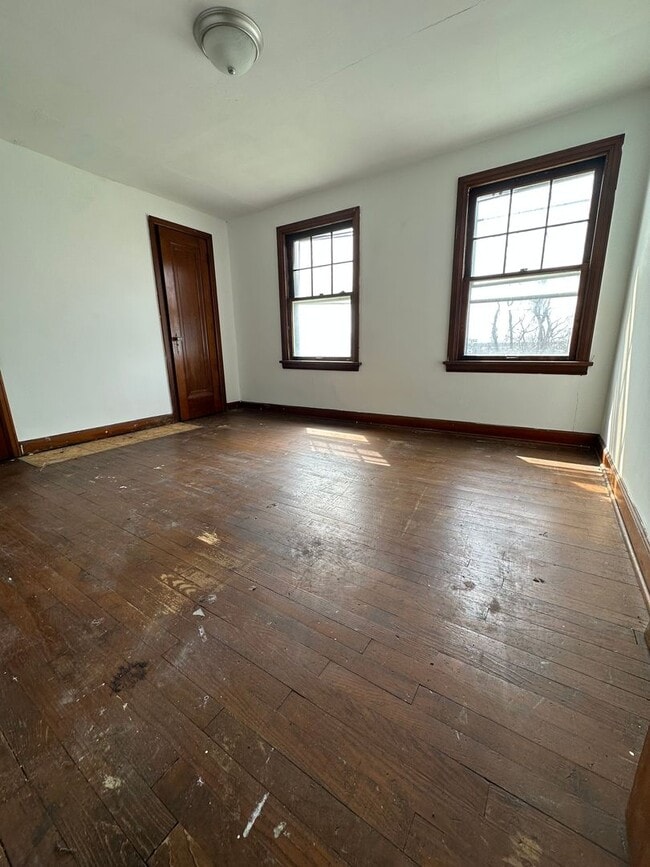 Building Photo - 3 Bedroom Home with Attached Garage