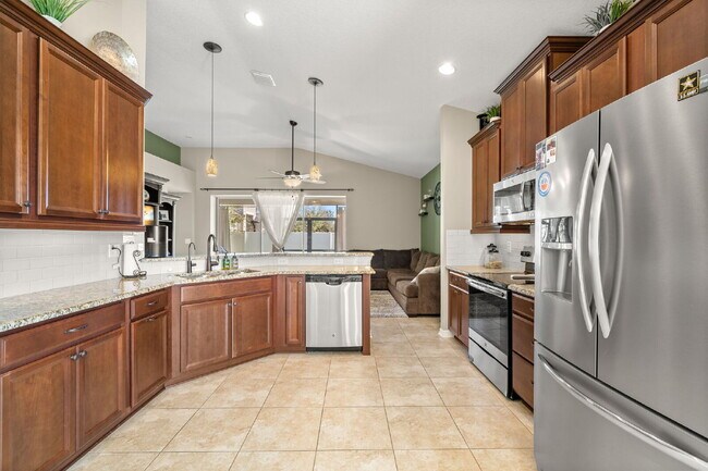Building Photo - Beautiful Home For Rent in Brandon!