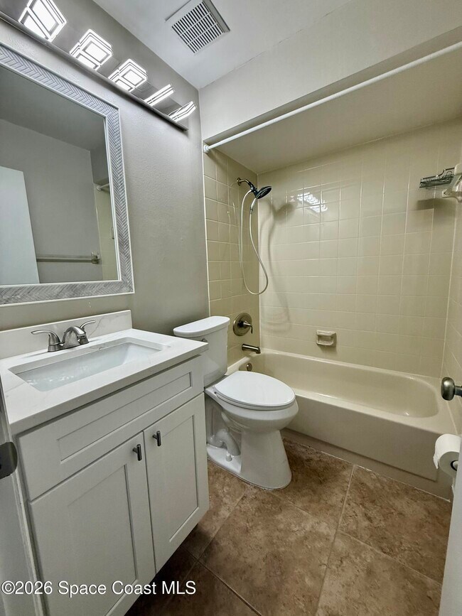 Building Photo - 1600 Woodland Dr