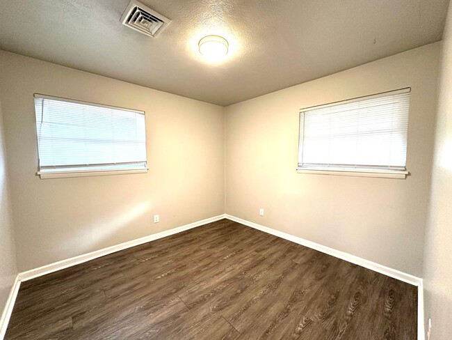 Building Photo - NEWLY REMODELED 3 BEDROOM 1 BATH IN WEBB C...