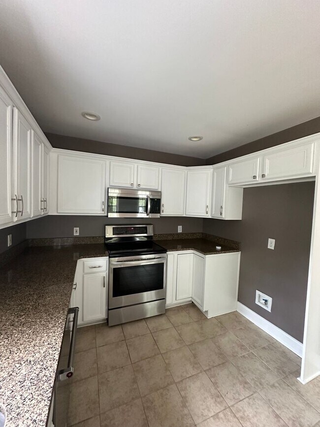 Building Photo - Move-In ready 3-bedroom 2-bathroom house on the Eastside