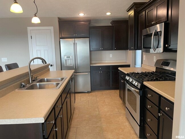 Building Photo - 700 Garvey Ln