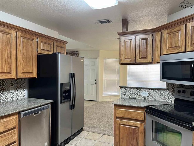 Building Photo - 5423 Flo Dr