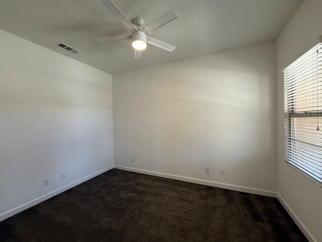 Building Photo - Lake front single story home in gated community!