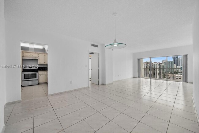 Building Photo - 300 Bayview Dr