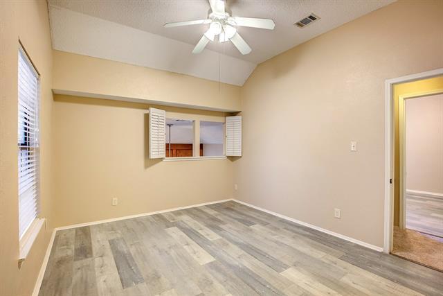 Building Photo - 300 Stoneledge Dr