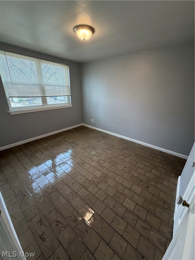 Building Photo - 310 Vine Ave