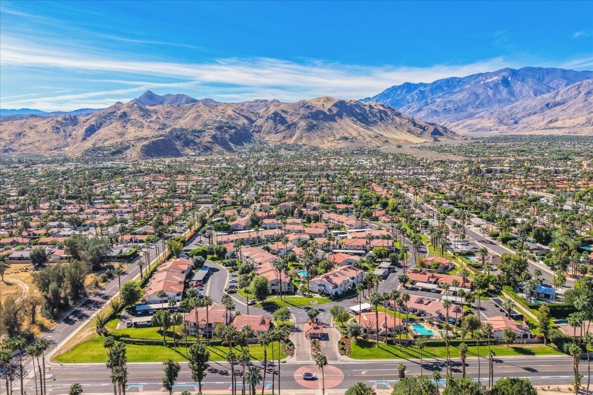 Building Photo - 2701 E Mesquite Ave