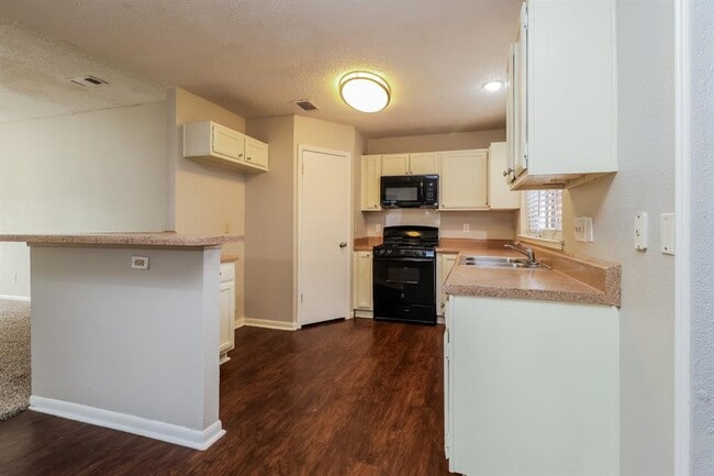 Building Photo - 22626 Guardsman Ln