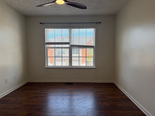 Building Photo - 2BR Townhome in Franklin