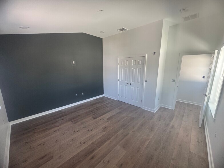 Bedroom - 947 N Providence Rd