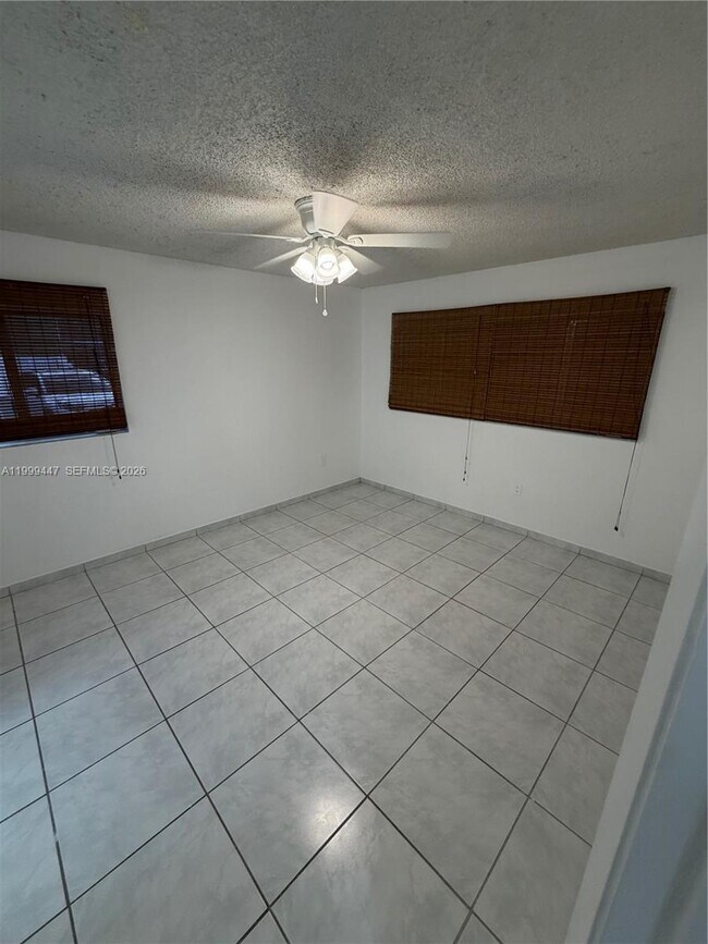 Building Photo - 823 NE 199th St