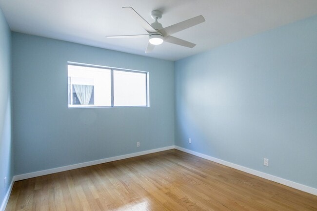 Building Photo - Spacious 2 BEDROOM/2 BATH Ample Closet Space Family Friendly