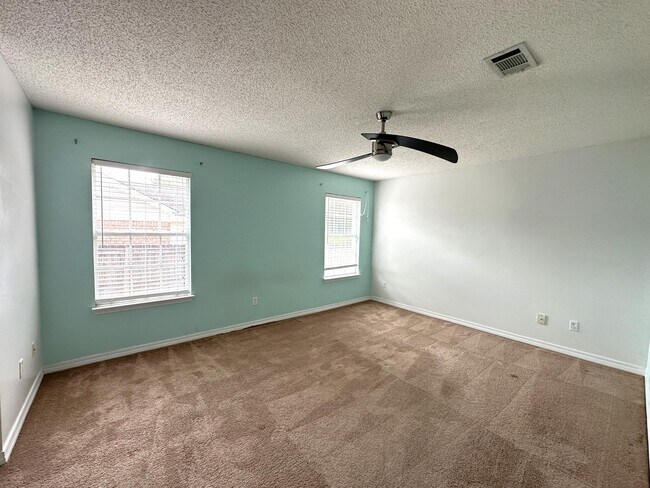 Building Photo - 139 Steeplechase Dr