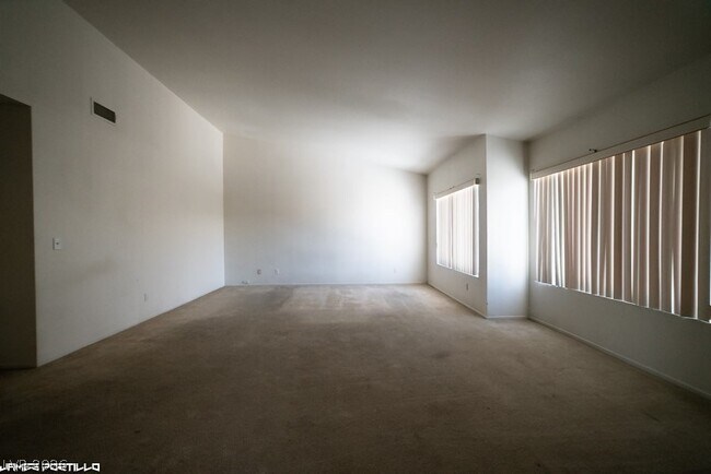 Building Photo - 910 Hollowbluff Ave