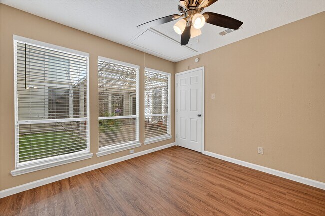 Building Photo - 1414 S Kirkwood Rd