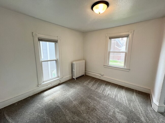 Building Photo - AVAILABLE JUNE - 4 Bed 2 Bath w/ Bonus Room & Garage