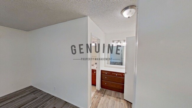 Building Photo - 1107 W Memory Ln