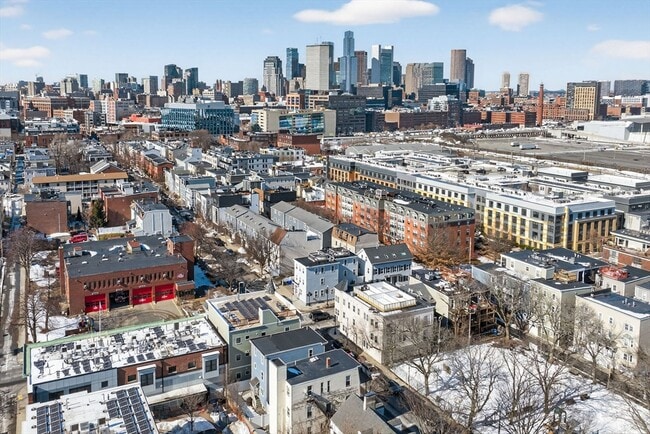 Building Photo - 170 W 3rd St