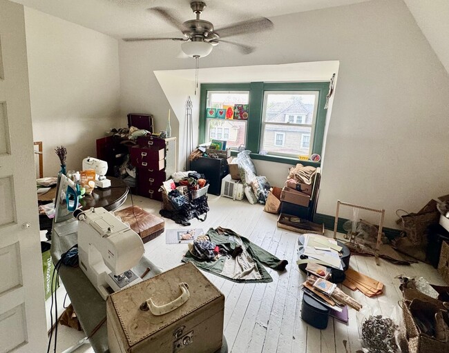 Building Photo - Newly renovated spacious 4 bedroom home in...