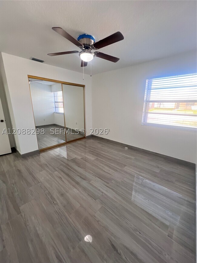 Building Photo - 1615 SW 137th Pl