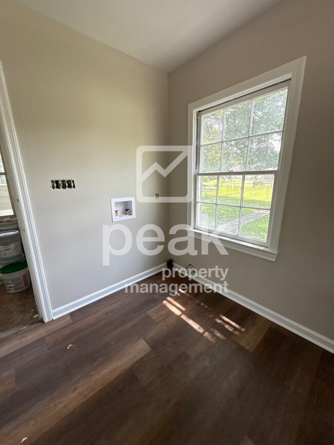 Building Photo - Charming 3-Bedroom Home for Lease in South...
