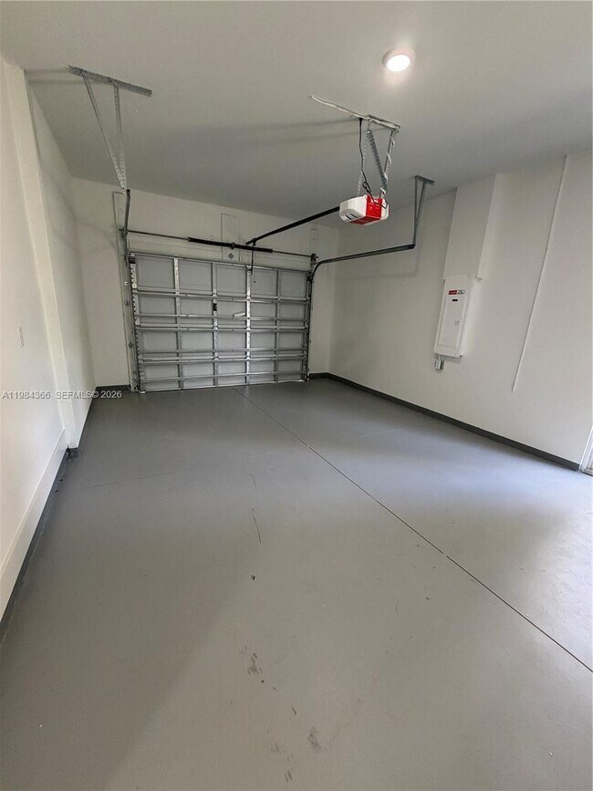 Building Photo - 721 Ivan Ave S