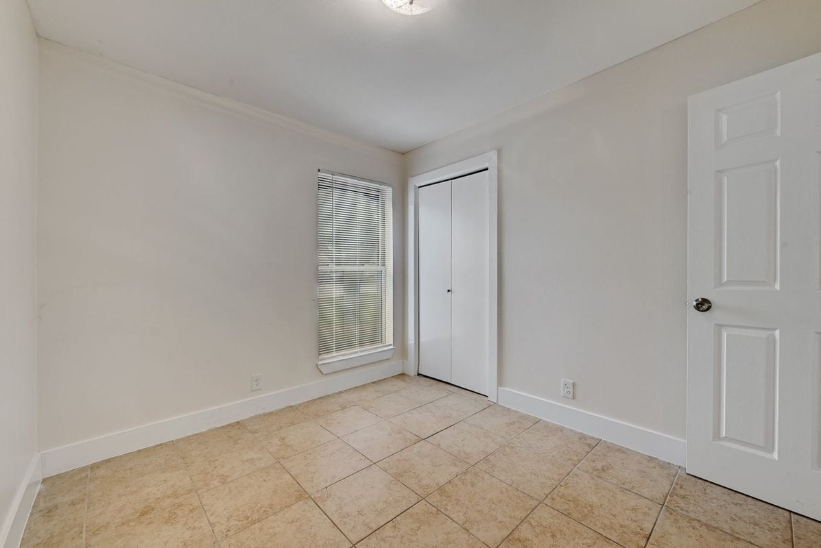 Building Photo - 509 Greenway Dr