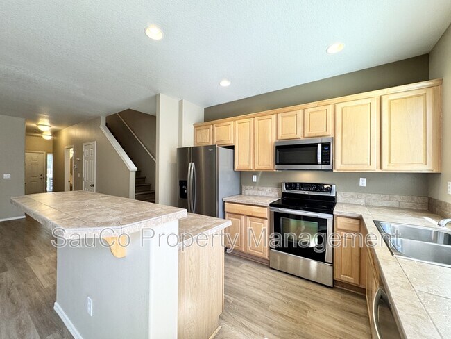 Building Photo - 4572 SE Olivewood St