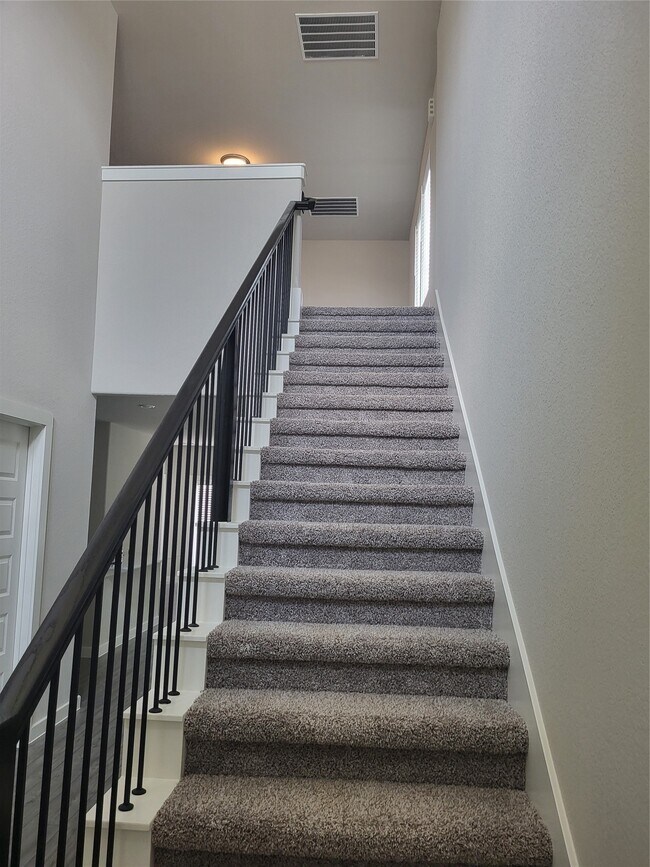 Building Photo - 5611 Madden Ln