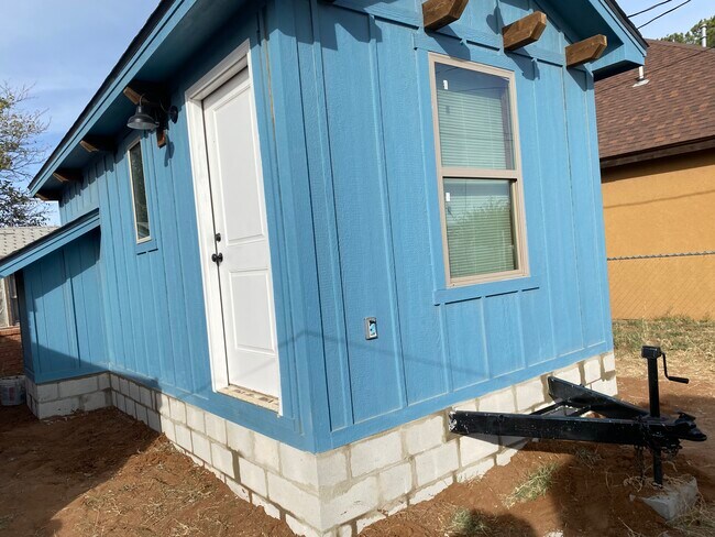 Building Photo - 2406 Judy Ave
