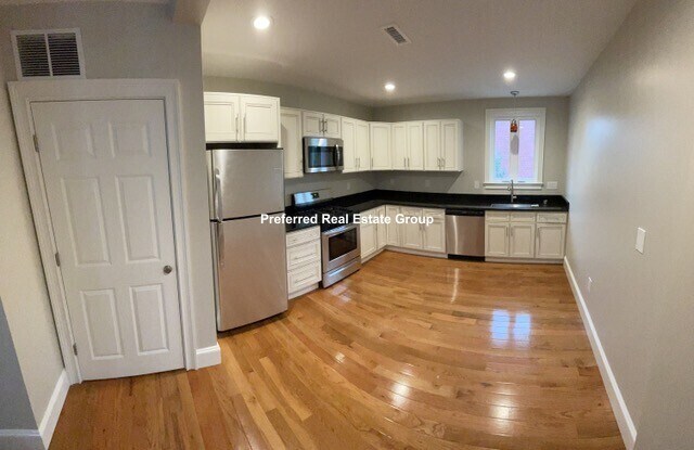 Building Photo - 15 Dix St