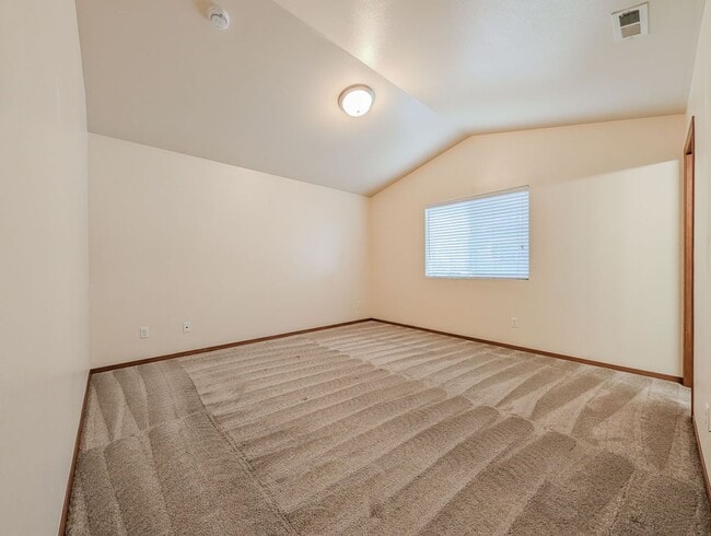 Building Photo - Beautiful 4 bed 2.5 bath home in Silver Lake!