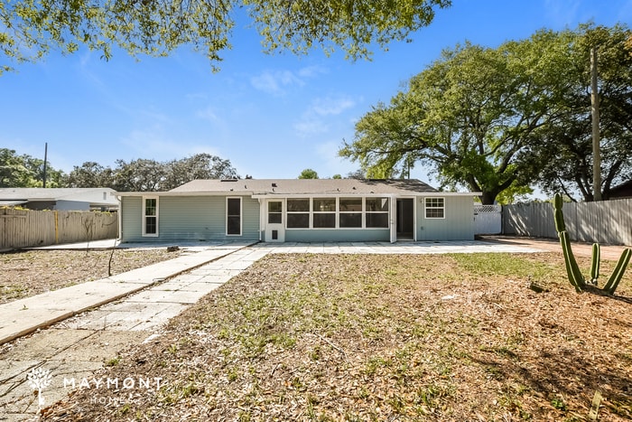 Building Photo - 1215 N Nowell St