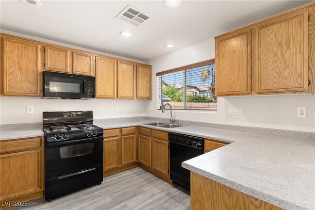 Building Photo - 218 Lantana Breeze Dr