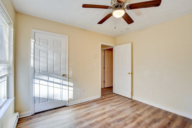 Building Photo - 3 Bedroom 1 Bathroom