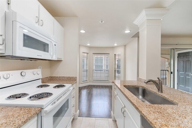 Building Photo - 3231 Allen Pkwy