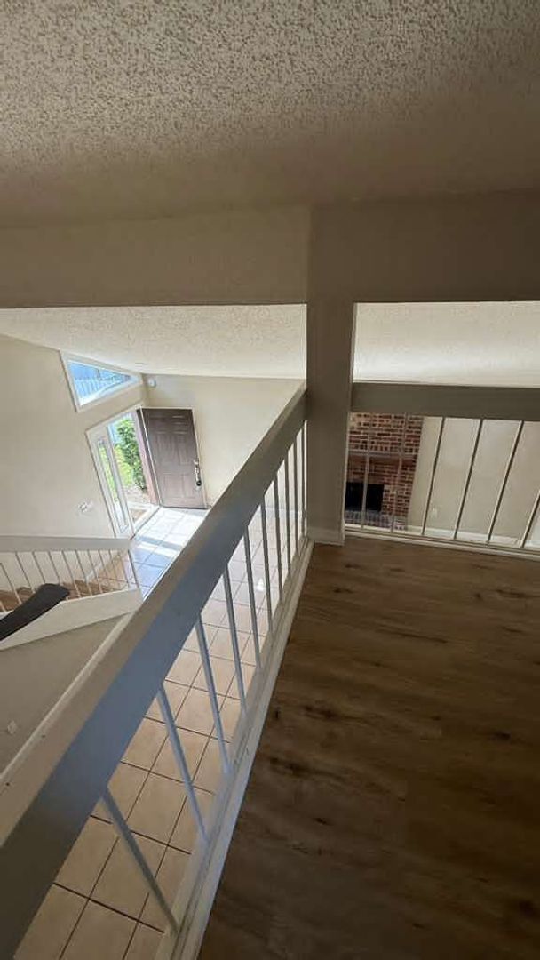 Building Photo - FIRST MONTH FREE -  Beautiful remodeled 2 ...