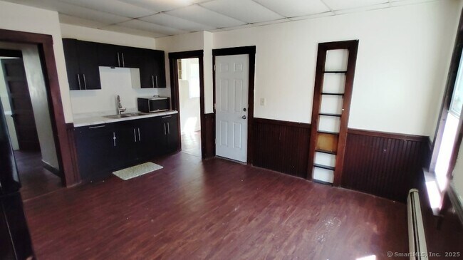 Building Photo - 221 Camp St