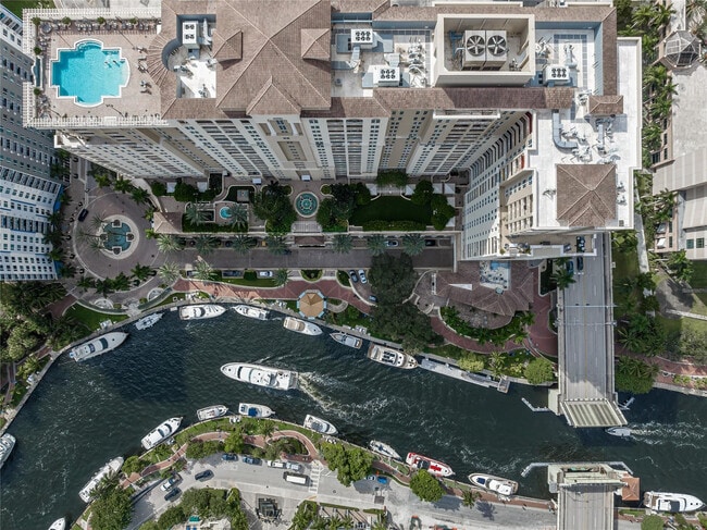 Building Photo - 511 SE 5 Ave