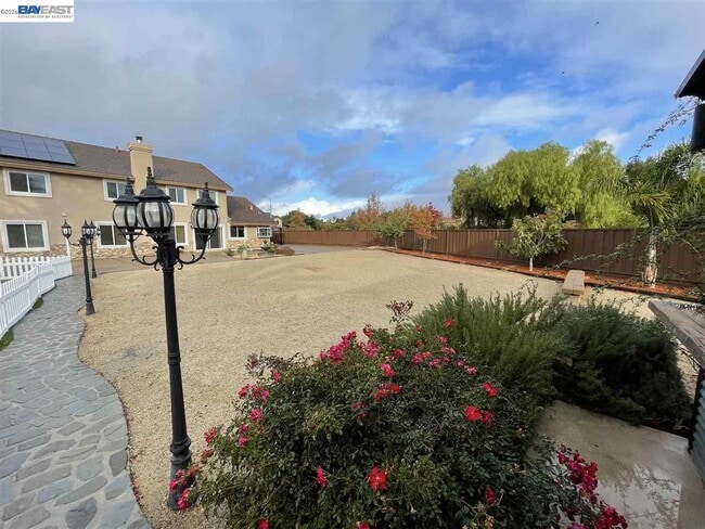 Building Photo - 1393 Arrowhead Ave