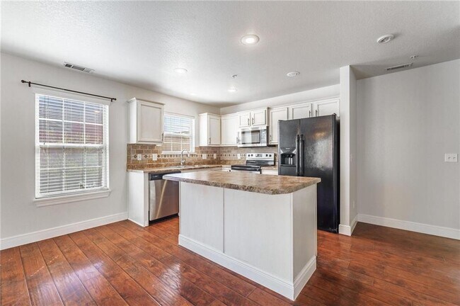 Building Photo - 2851 W Redstone Dr