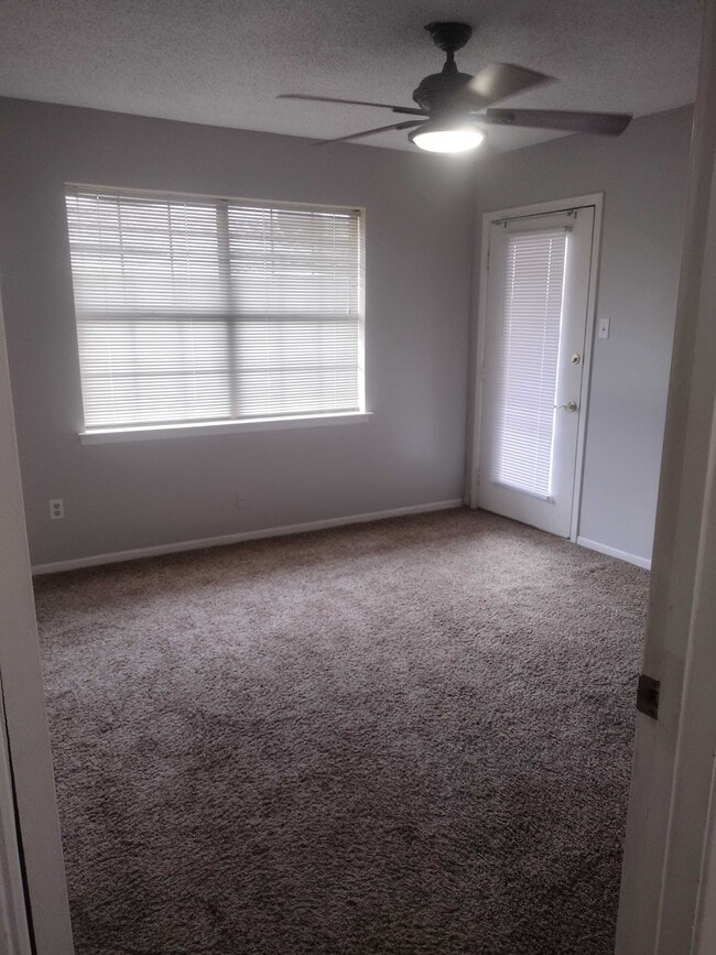 Building Photo - 525 Broad St