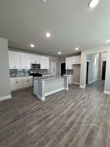 Building Photo - 2140 Florence Dr