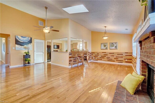 Building Photo - 624 Willow Bend Dr